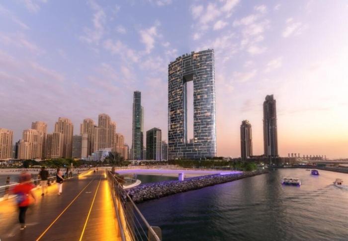 Private With Curtains In Marina & Blue Water Dubaï