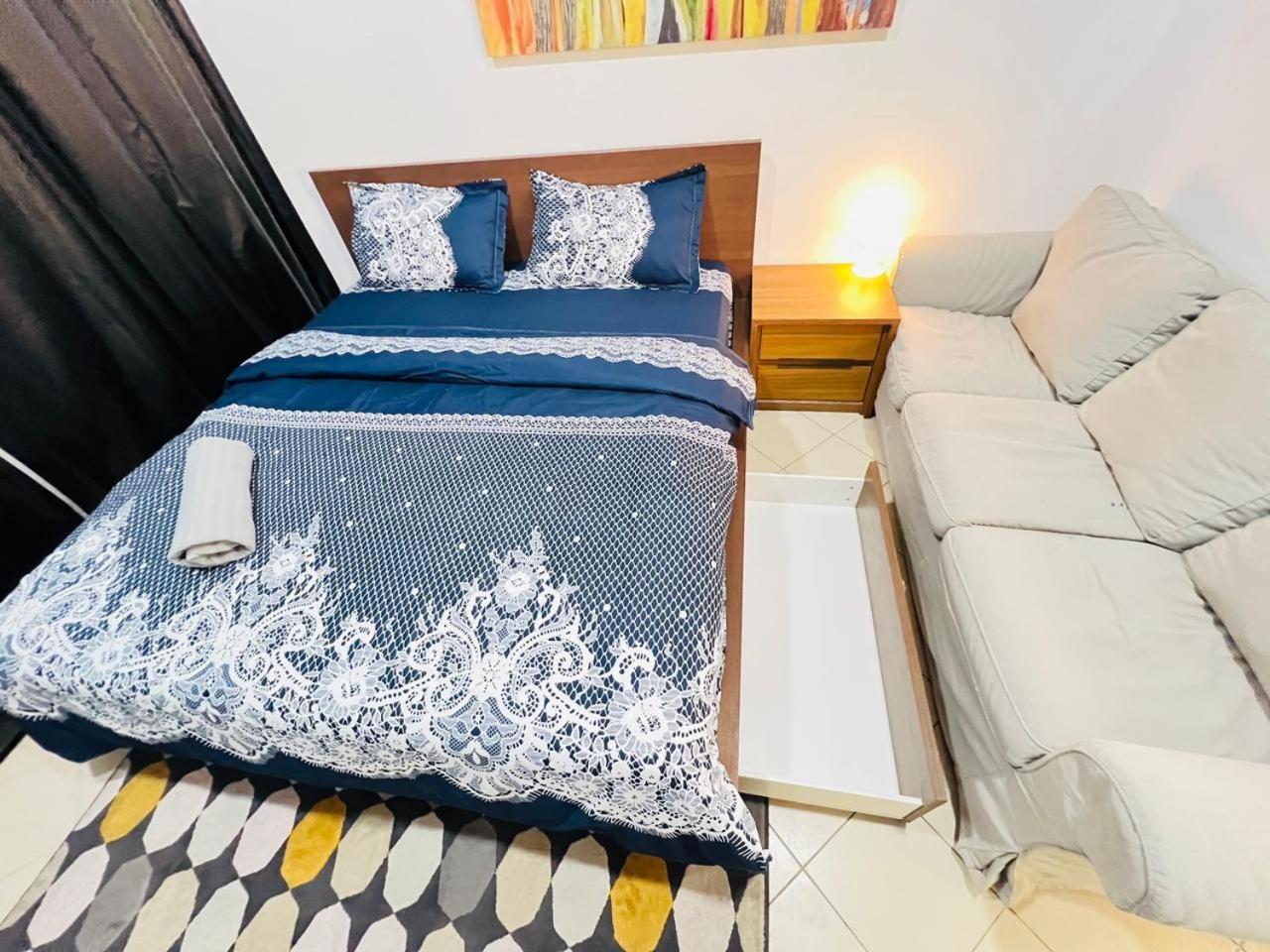 Private With Curtains In Marina & Blue Water Séjour chez l'habitant
